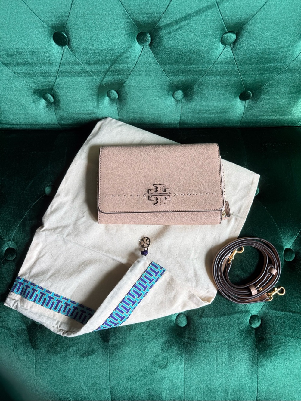 Tory Burch McGraw Flat Wallet Crossbody Devon Sand Pebbled Leather MSRP $298